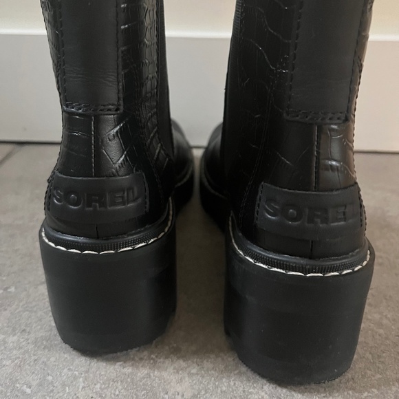 Sorel Joan Now Waterproof Chelsea Boot, black leather croc, LIKE NEW - Picture 5 of 11